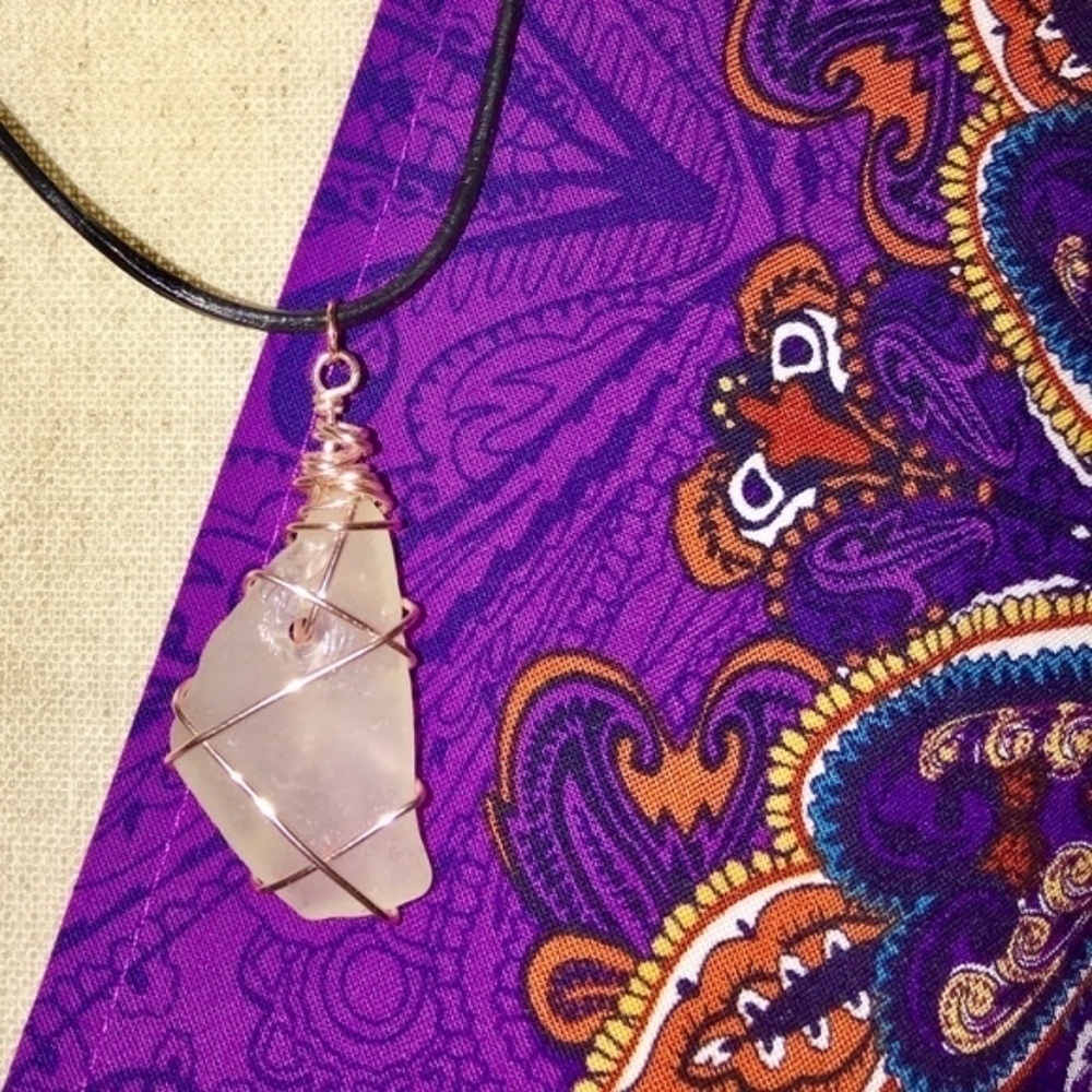 🌸pink Sea Glass Wire Wrapped Necklace Rose Gold - Picture 8 of 8